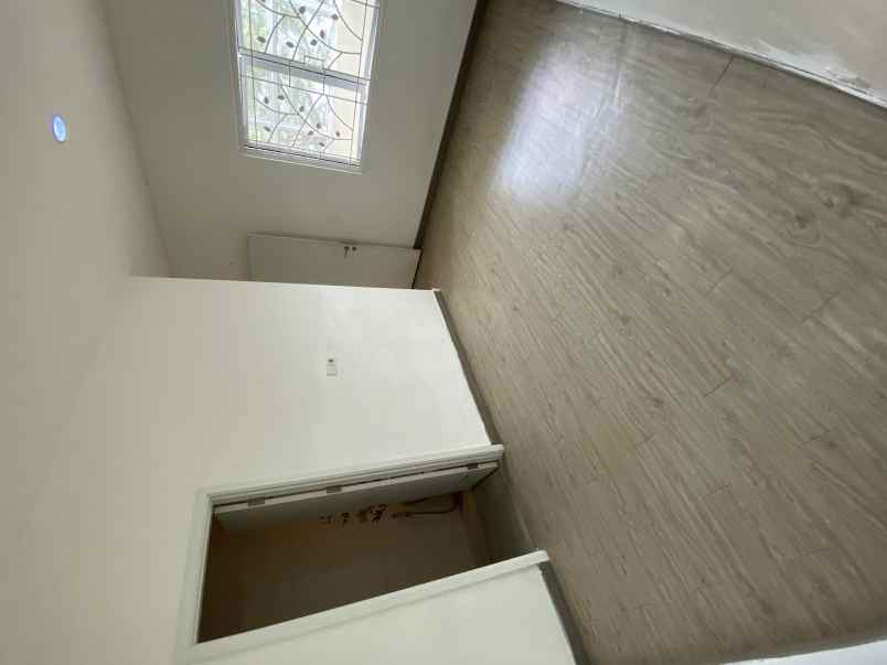 dijual rumah jl kh ahmad dahlan metland