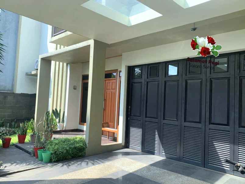 dijual rumah jl komp batununggal indah