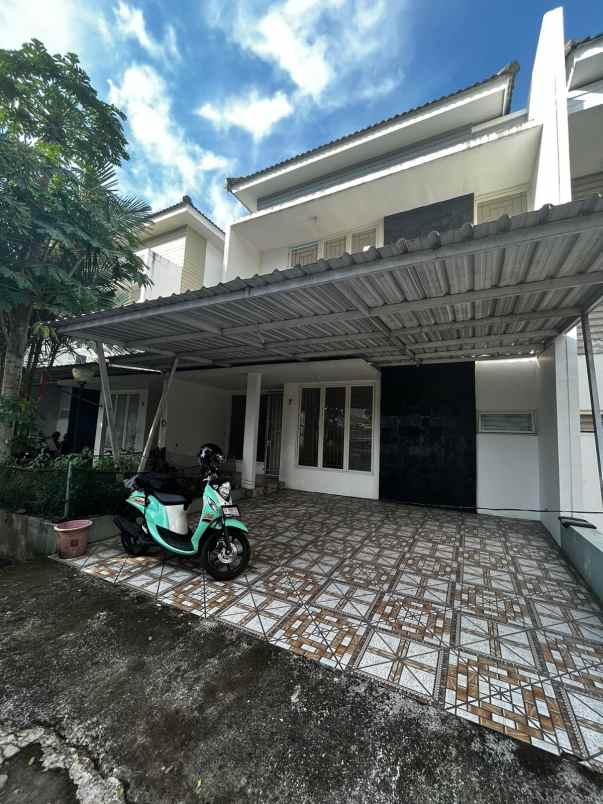 dijual rumah jl metro tanjung bunga