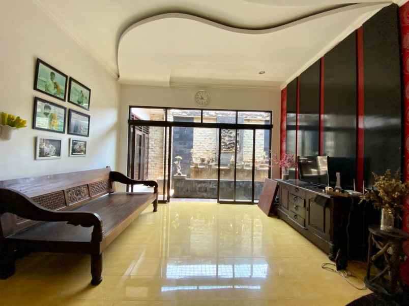 dijual rumah jl ontoseno no 8 tegal