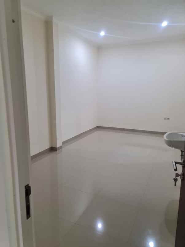 dijual rumah jl panglima sudirman