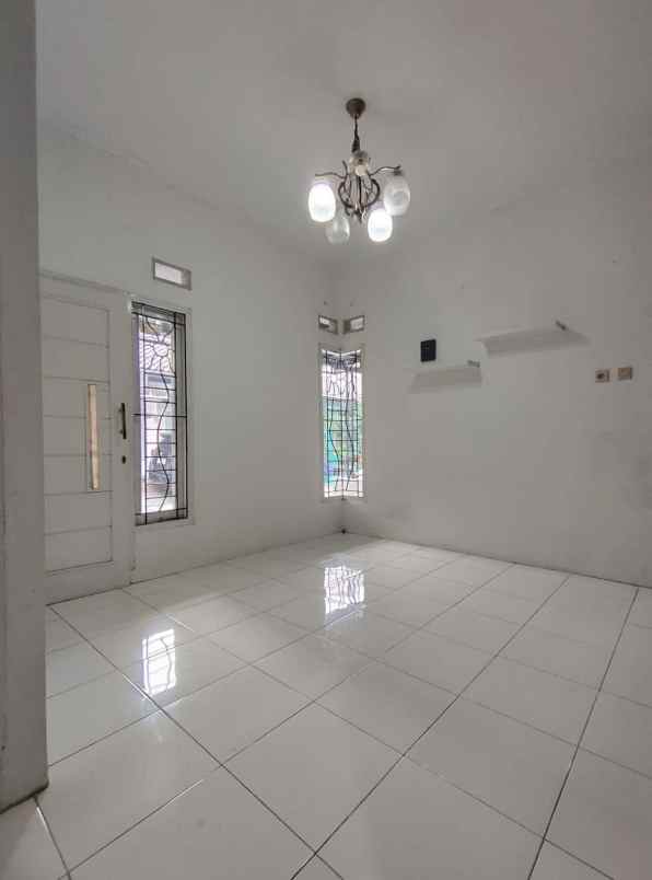 dijual rumah jl parpostel raya jati