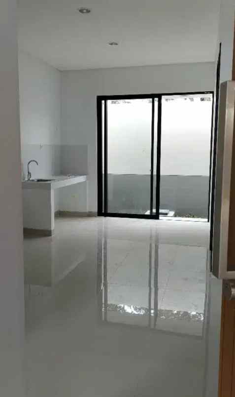 dijual rumah jl podomoro boulevard