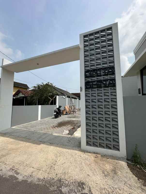 dijual rumah jl purbaya