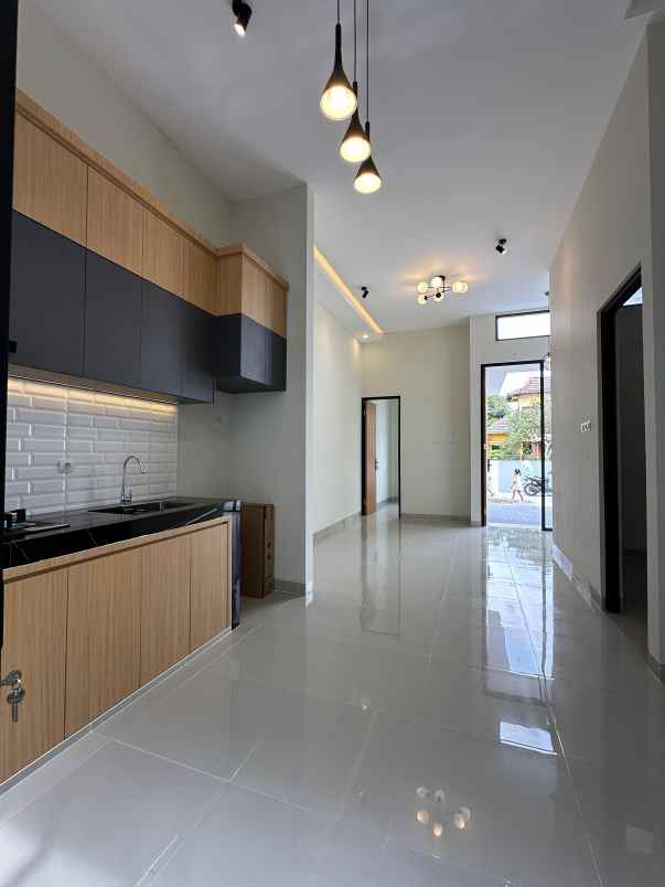 dijual rumah jl purbaya