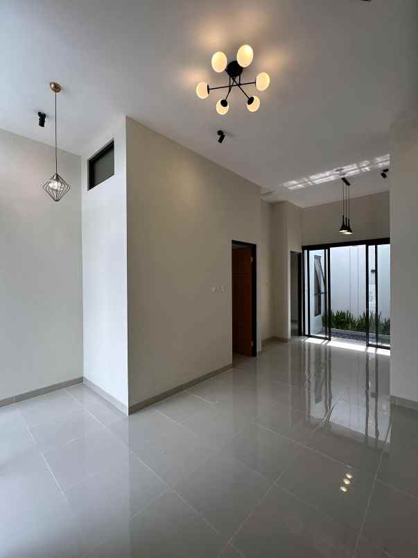 dijual rumah jl purbaya