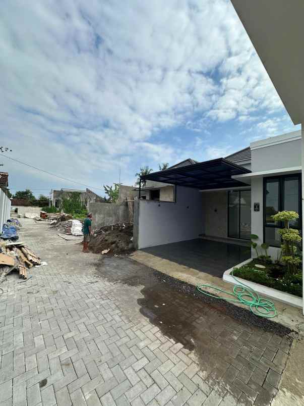 dijual rumah jl purbaya