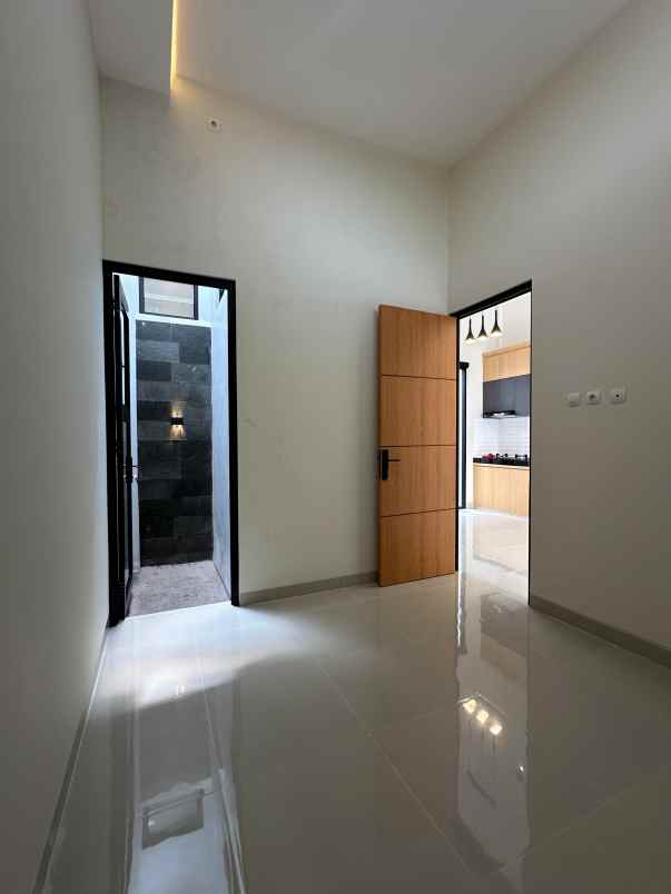 dijual rumah jl purbaya