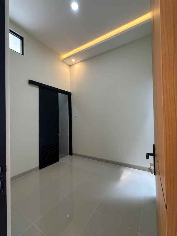 dijual rumah jl purbaya