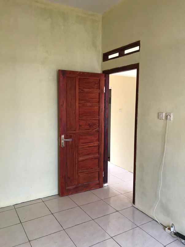 dijual rumah jl raya batok