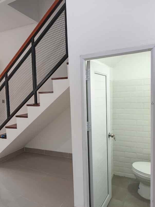 dijual rumah jl raya ciracas jakarta timur