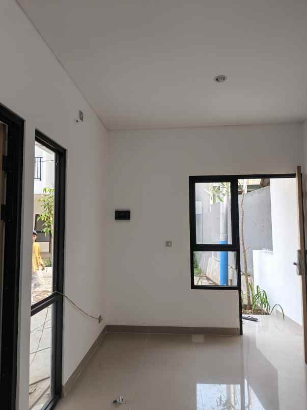 dijual rumah jl raya ciracas jakarta timur