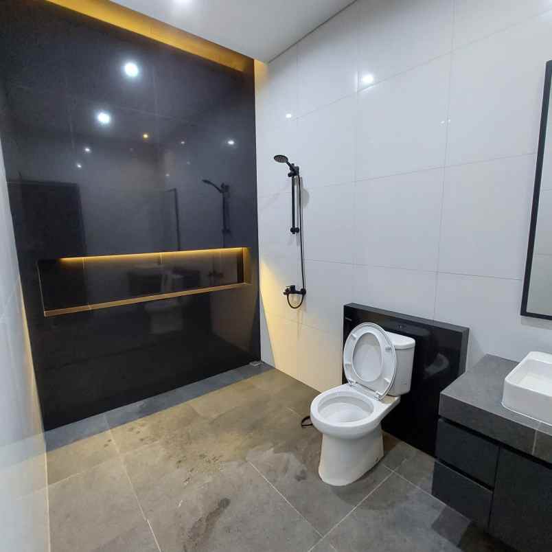 dijual rumah jl raya kopo