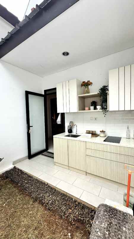 dijual rumah jl raya serpong