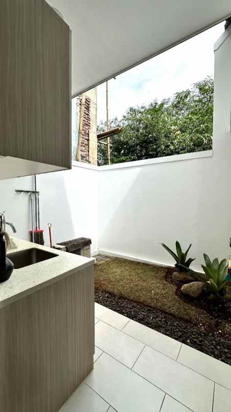dijual rumah jl raya serpong
