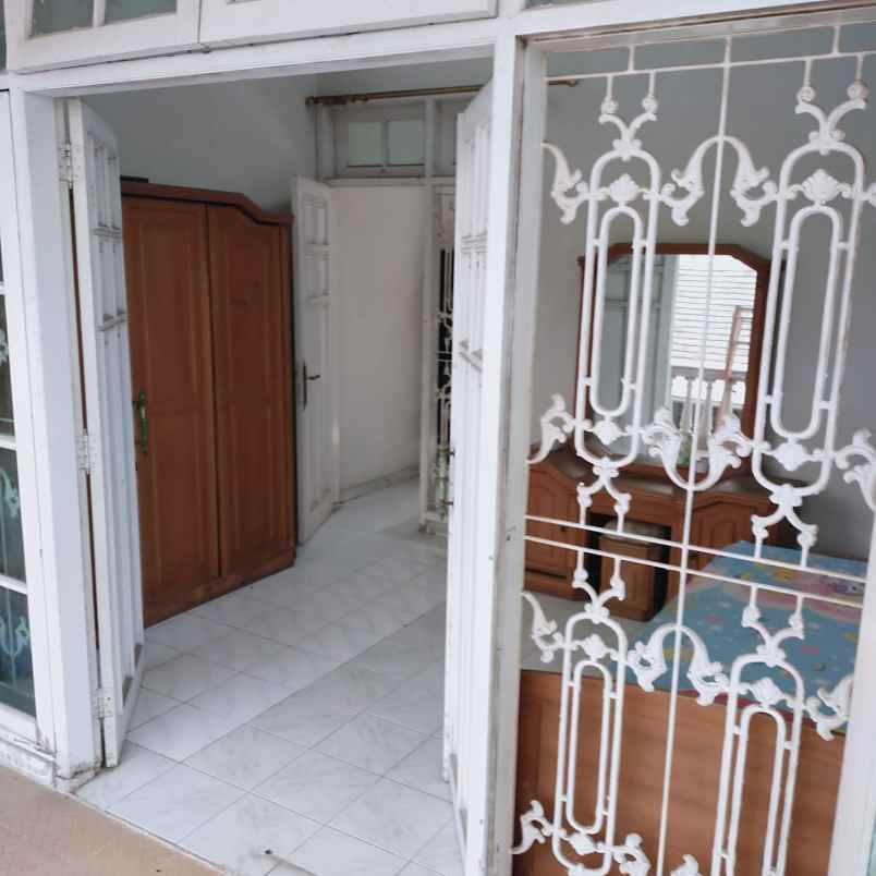dijual rumah jl raya vila dago
