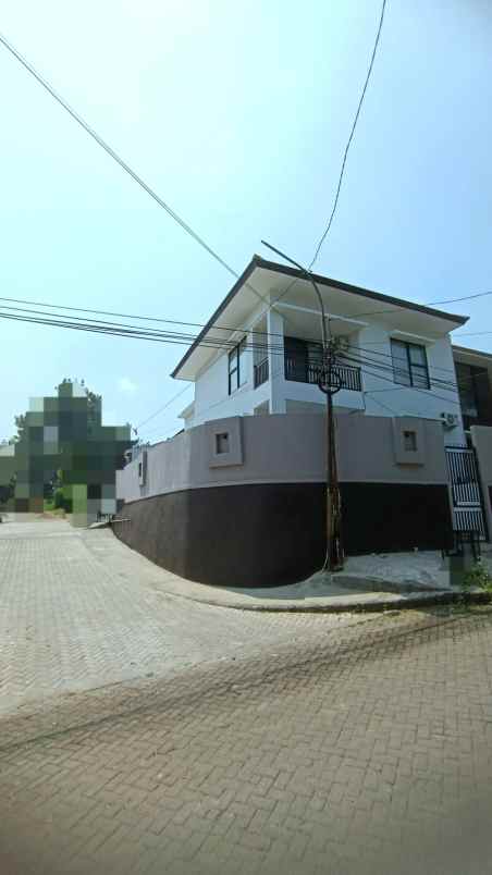 dijual rumah jl setiabudi regency