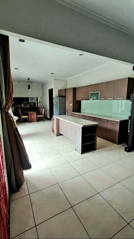 dijual rumah jl setraduta