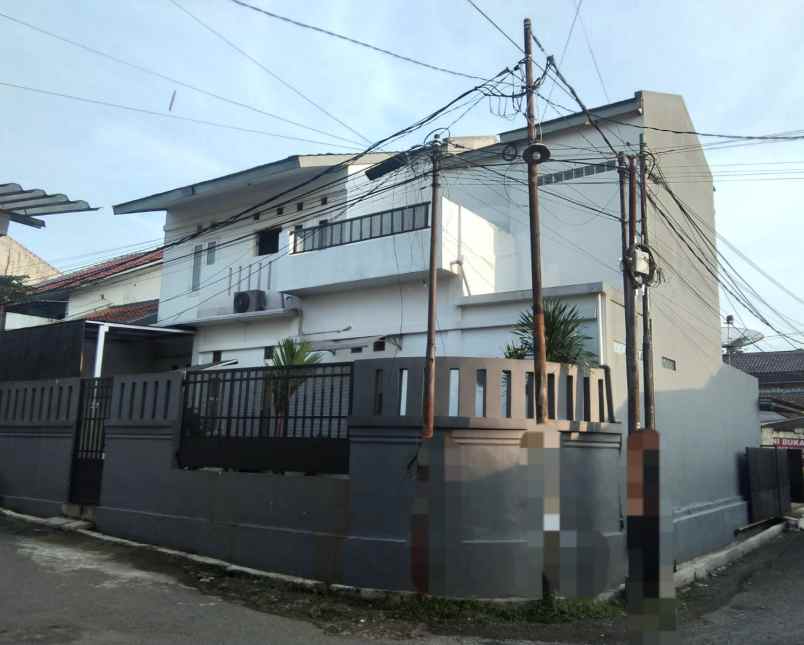 dijual rumah jl sukaati sayap komp