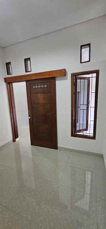 dijual rumah jl t wiradiredja cimahpar