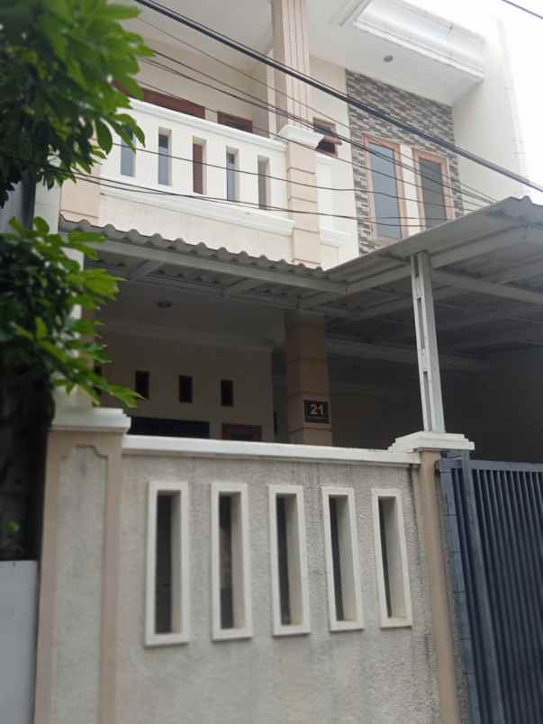 dijual rumah jl wijaya kusuma malaka