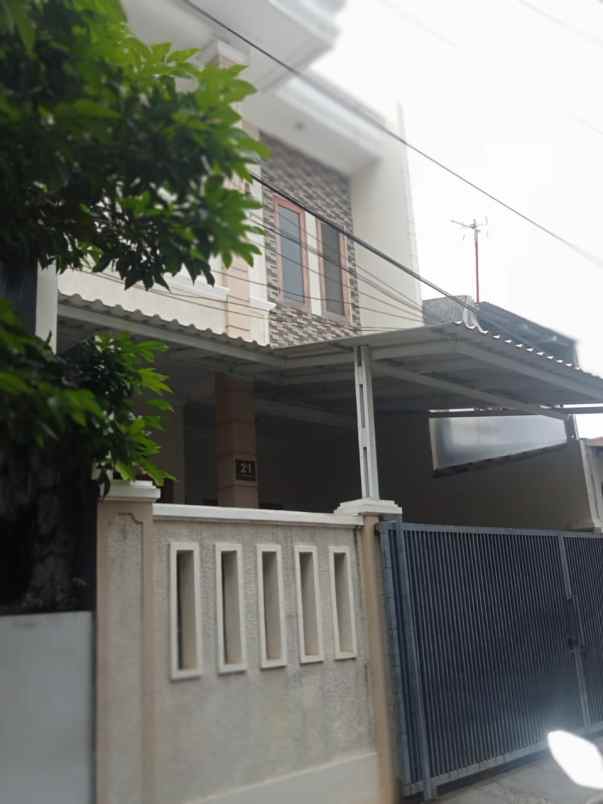 dijual rumah jl wijaya kusuma malaka