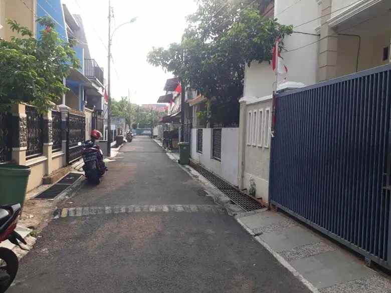 dijual rumah jl wijaya kusuma malaka