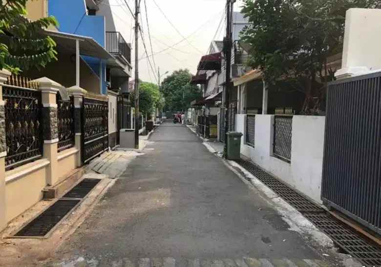 dijual rumah jl wijaya kusuma malaka