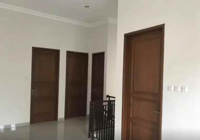 dijual rumah jl wijaya kusuma malaka