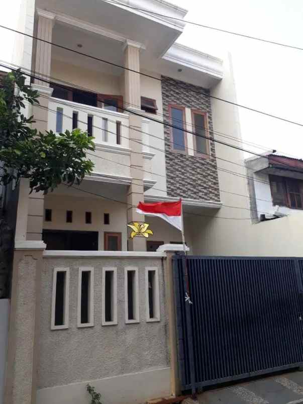 dijual rumah jl wijaya kusuma malaka