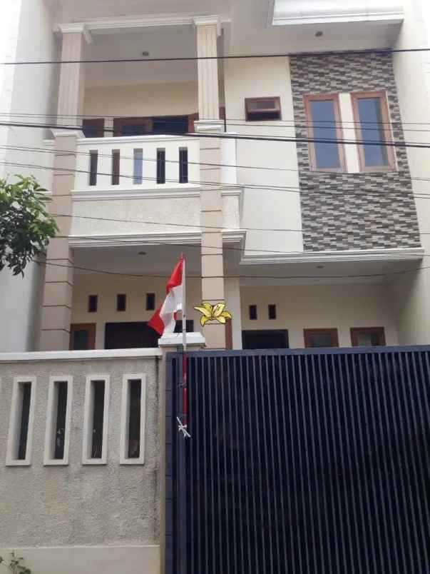 dijual rumah jl wijaya kusuma malaka