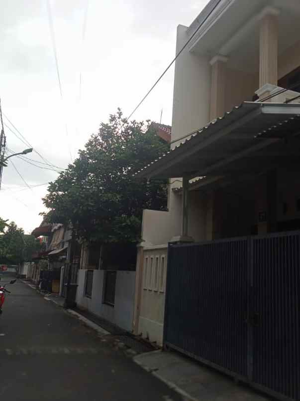 dijual rumah jl wijaya kusuma malaka