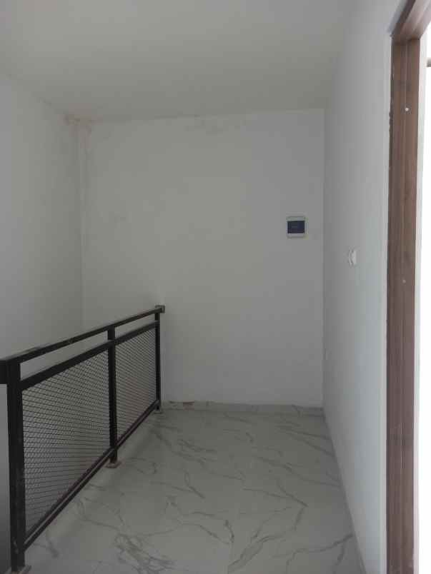 dijual rumah jln layur jatinegara kaum