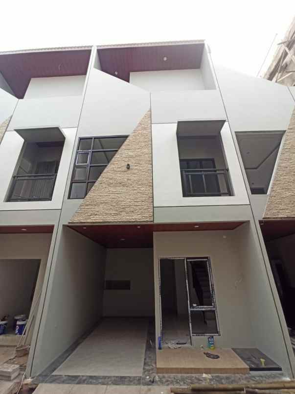 dijual rumah jln layur jatinegara kaum