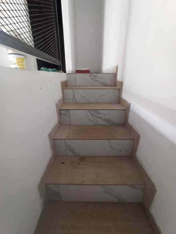 dijual rumah jln layur jatinegara kaum