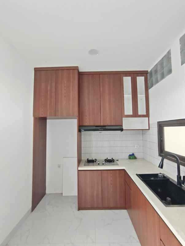 dijual rumah jurang mangu barat