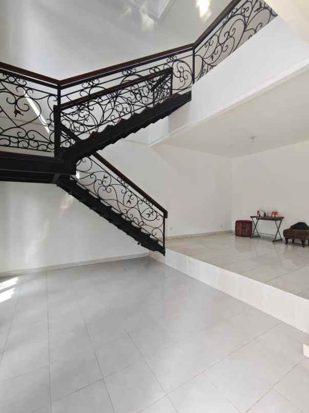 dijual rumah jurang mangu barat