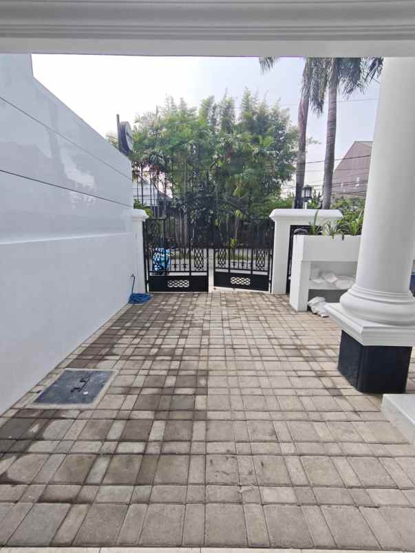 dijual rumah jurang mangu barat