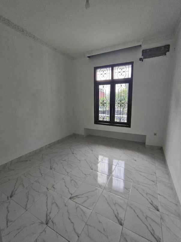 dijual rumah jurang mangu barat