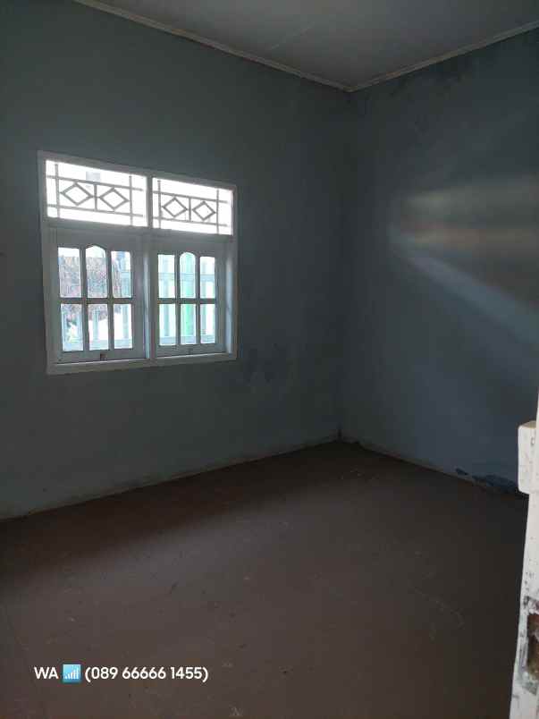 dijual rumah kampung belakang cimone