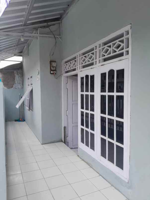 dijual rumah kampung belakang cimone