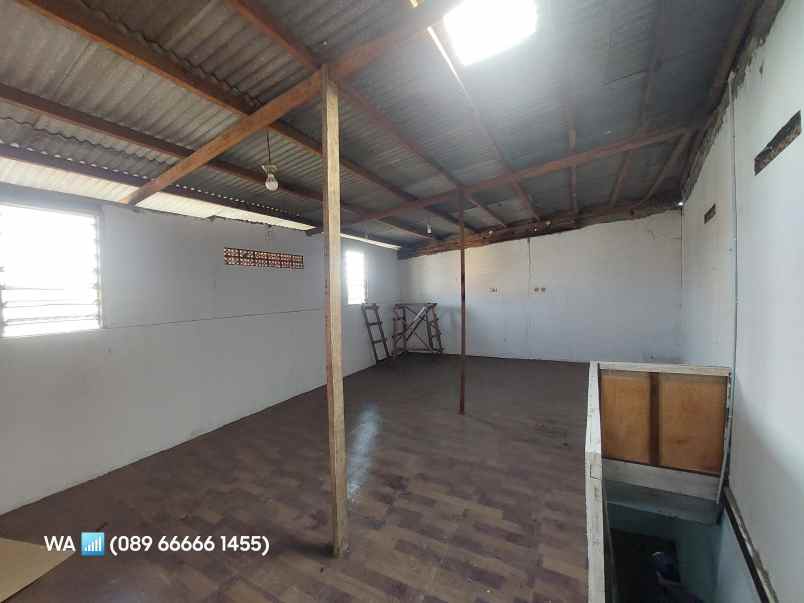 dijual rumah kampung belakang cimone