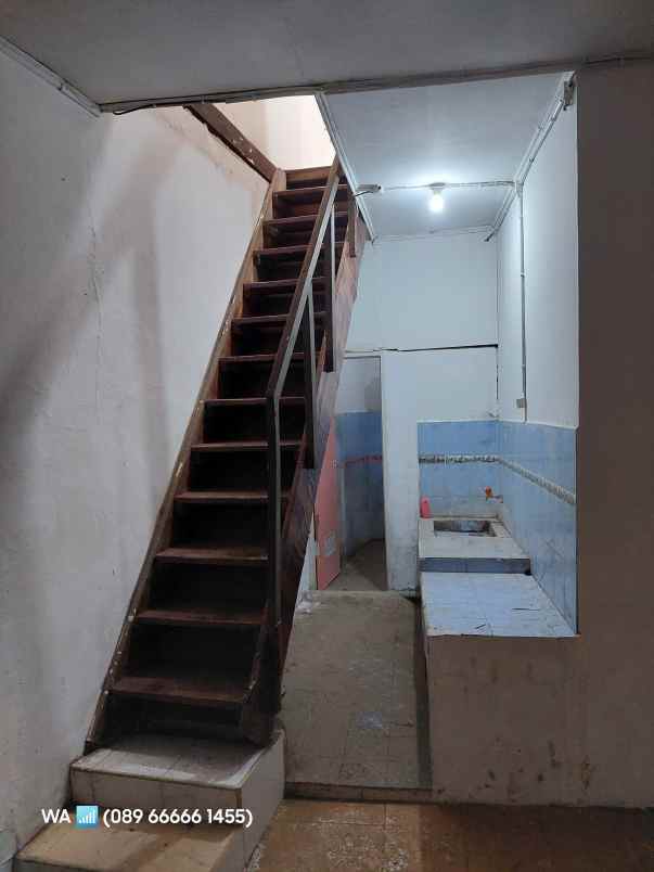 dijual rumah kampung belakang cimone