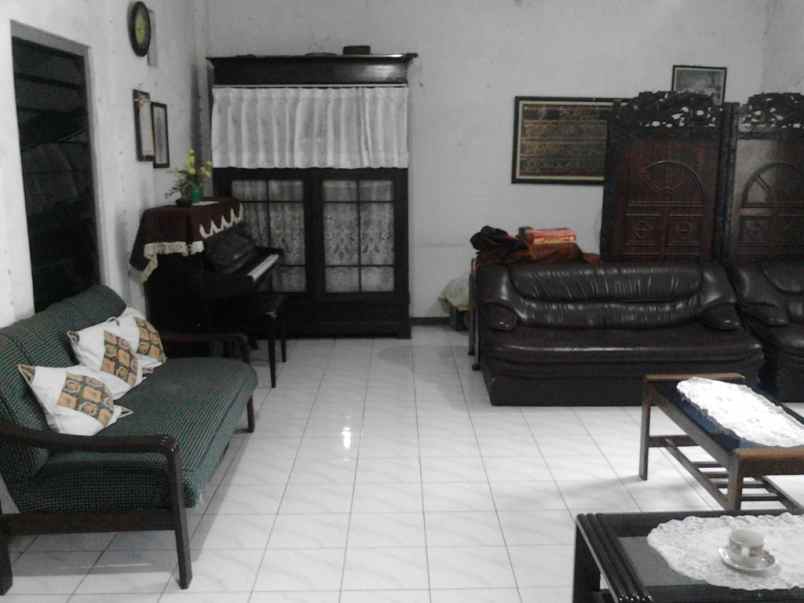 dijual rumah karang menjangan