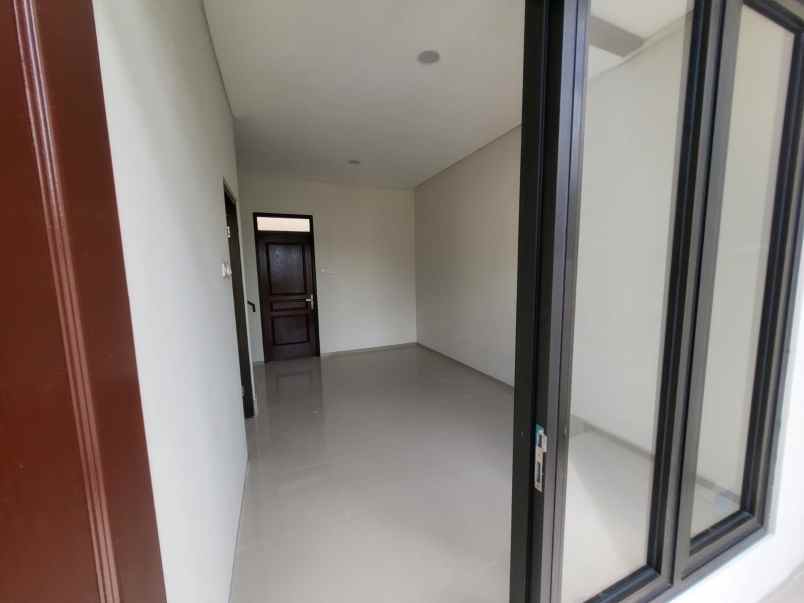 dijual rumah karangan jaya