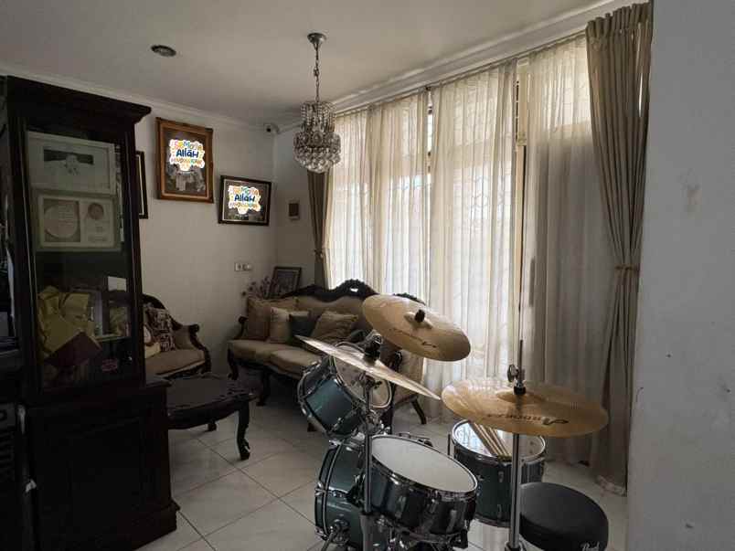 dijual rumah karangtengah