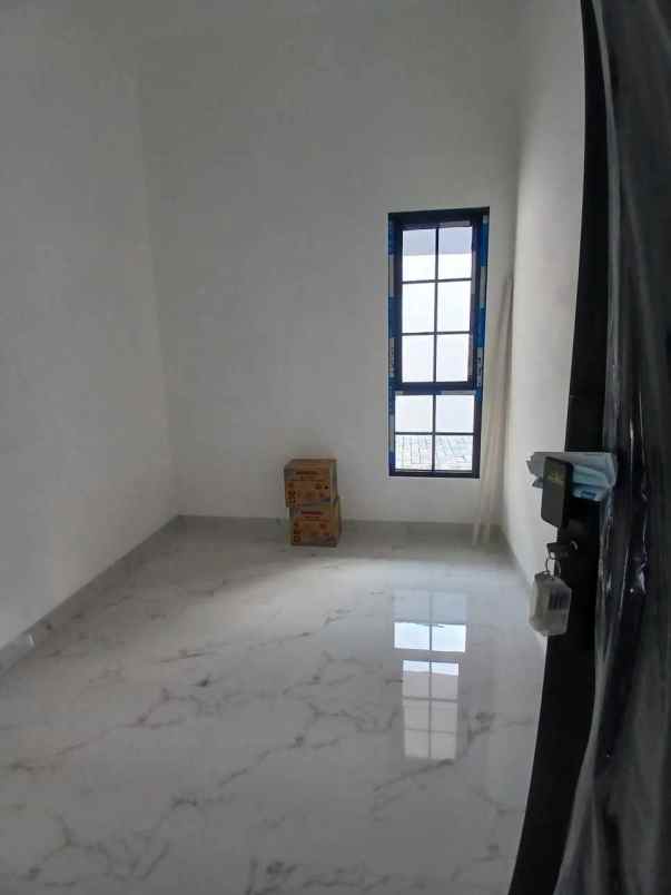 dijual rumah kav ui barat