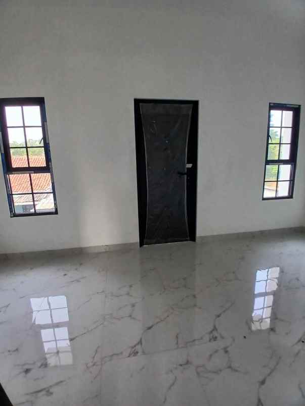 dijual rumah kav ui barat