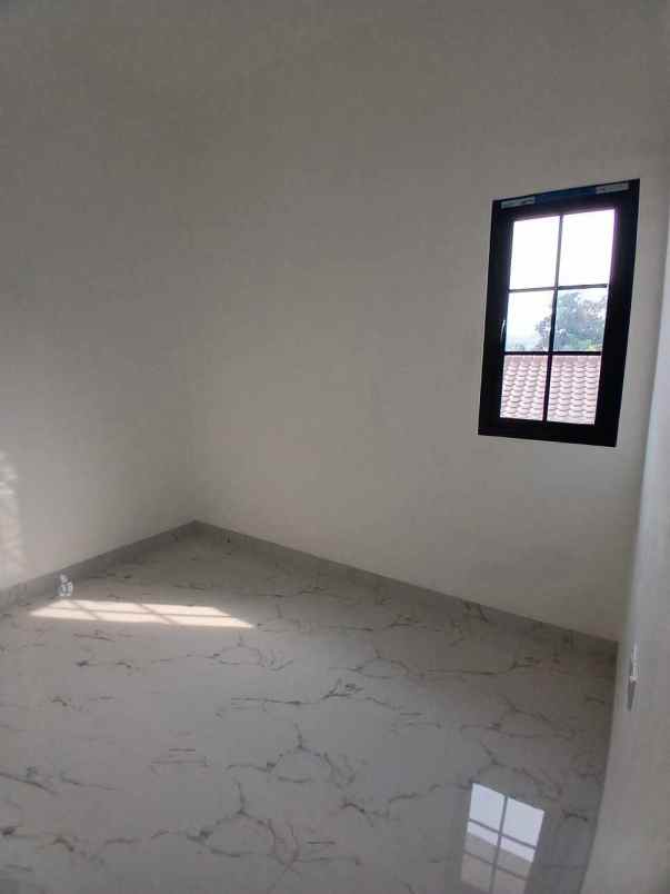 dijual rumah kav ui barat
