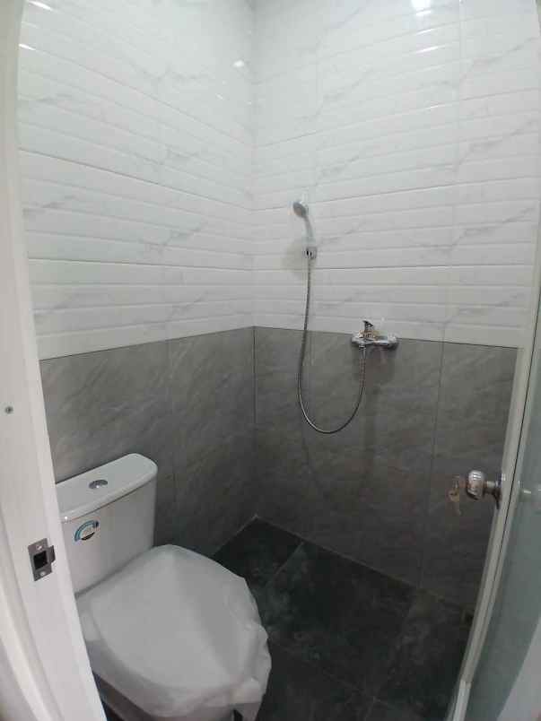 dijual rumah kav ui barat